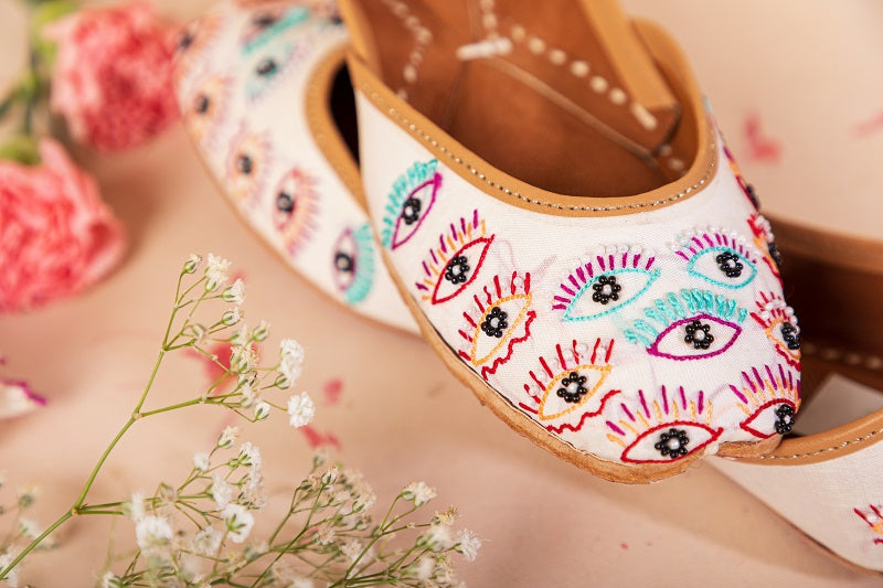 Karisma Kapoor in 'Eyes on You'