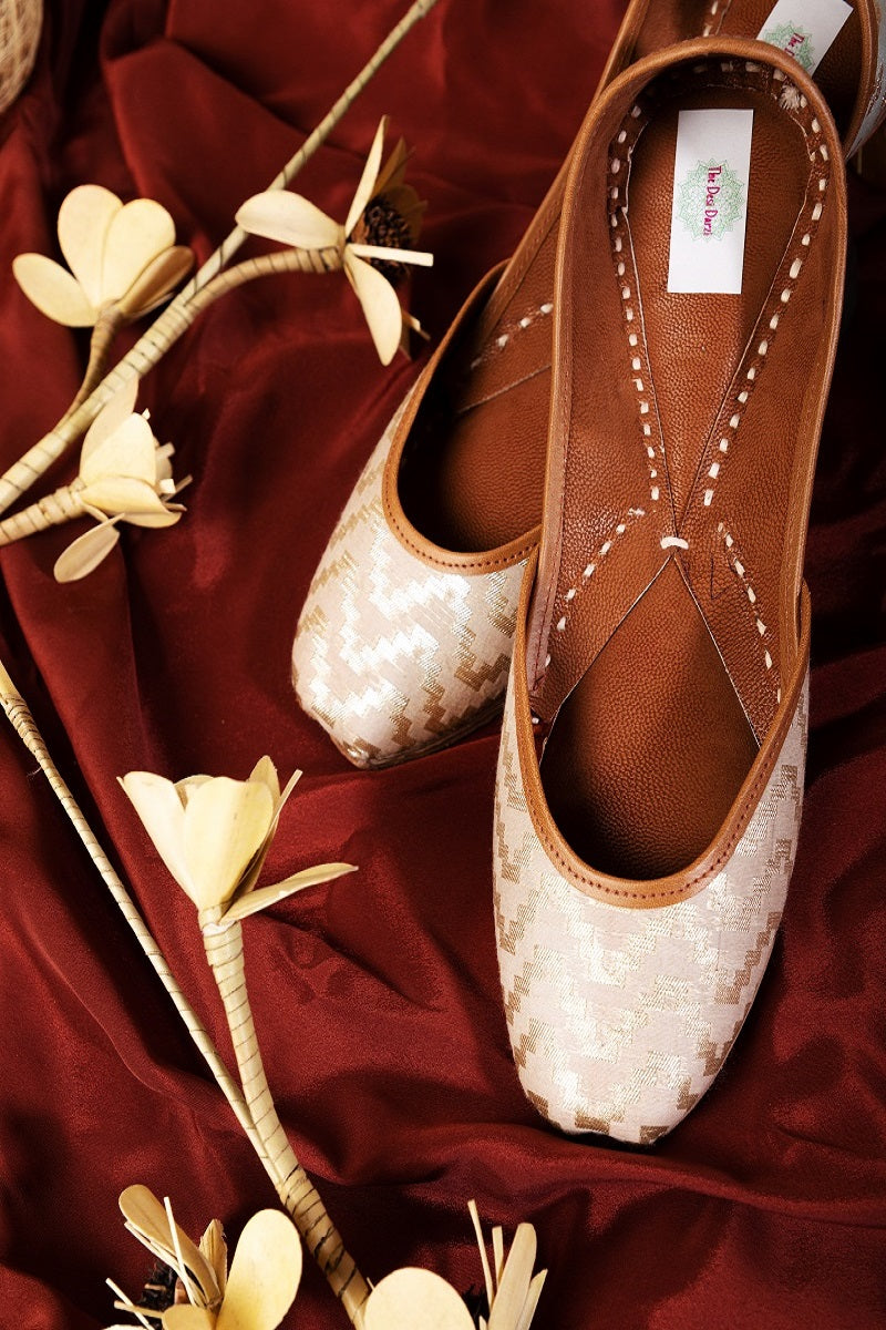 Kriti Sanon in 'Gold digger'