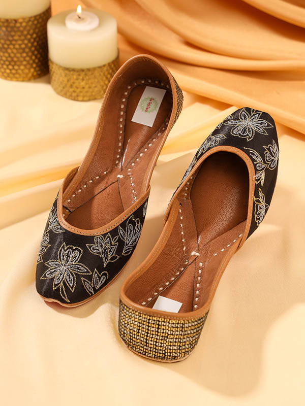 The Desi Darzi - Explore Handcrafted Designer Juttis and Celebrity Wardrobe