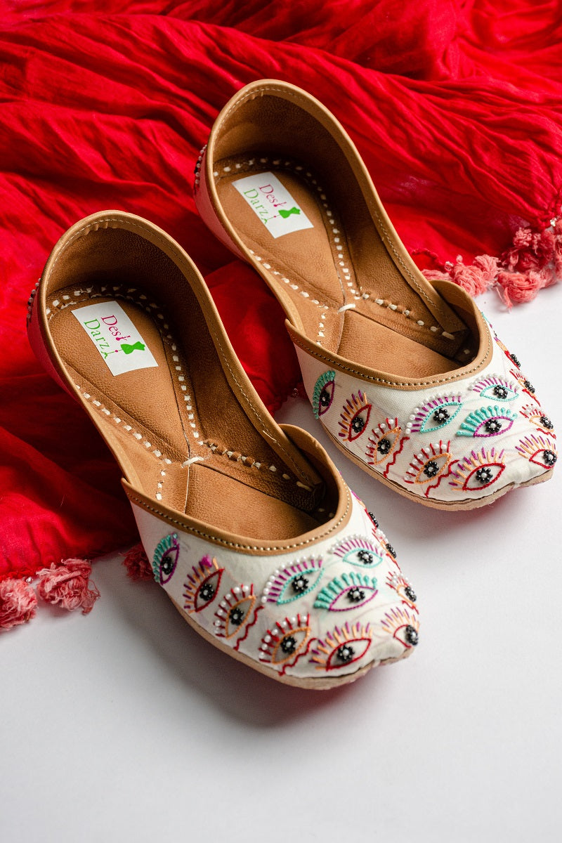 Karisma Kapoor in 'Eyes on You'